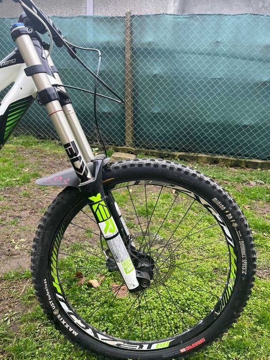 Bicicleta DH Specialized demo 8