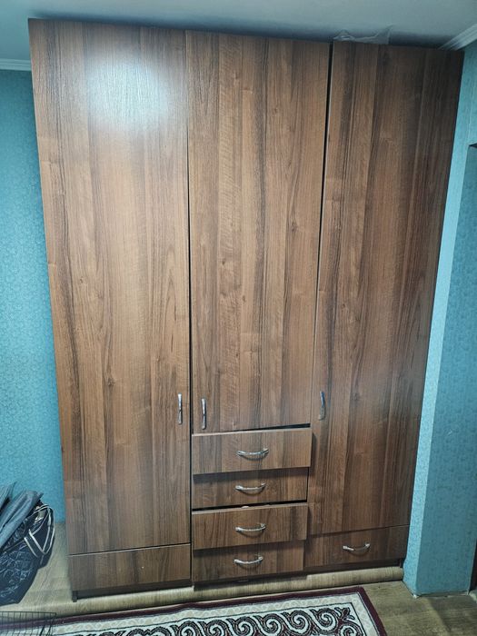 Шкаф в спальню комнату