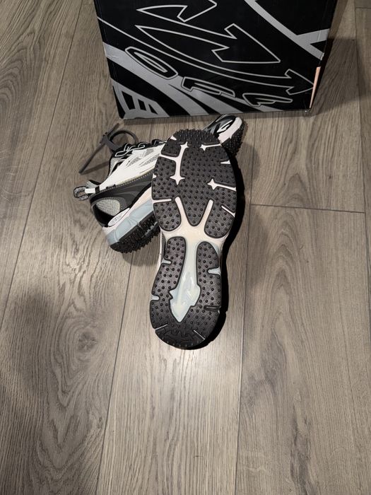 Off White Be Right Back