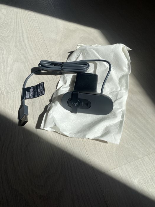 Logitech Brio 100 — Graphite