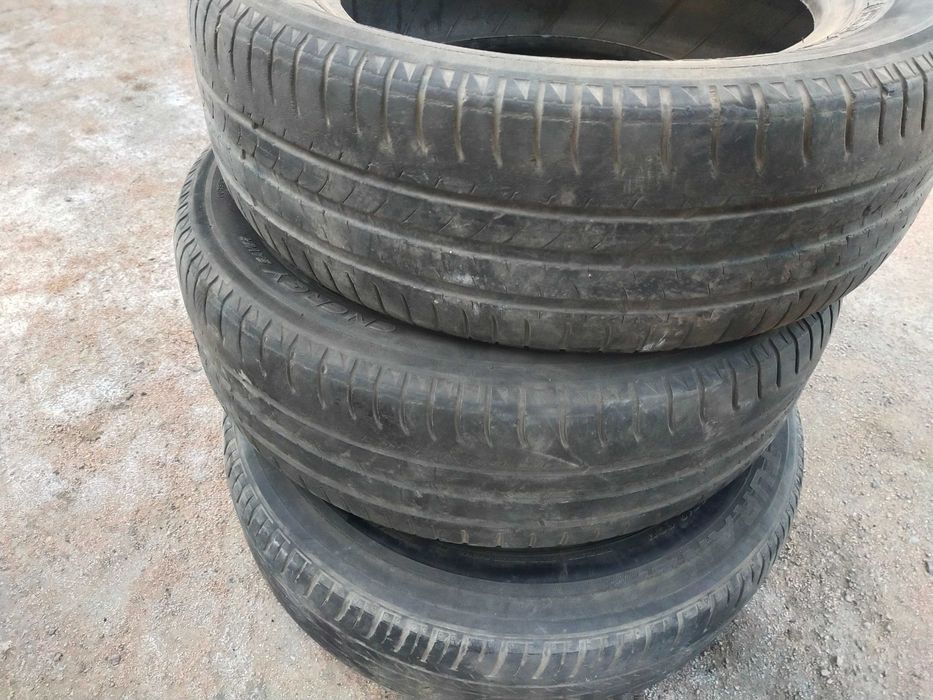 Покрышка бу сатам  R15.R16