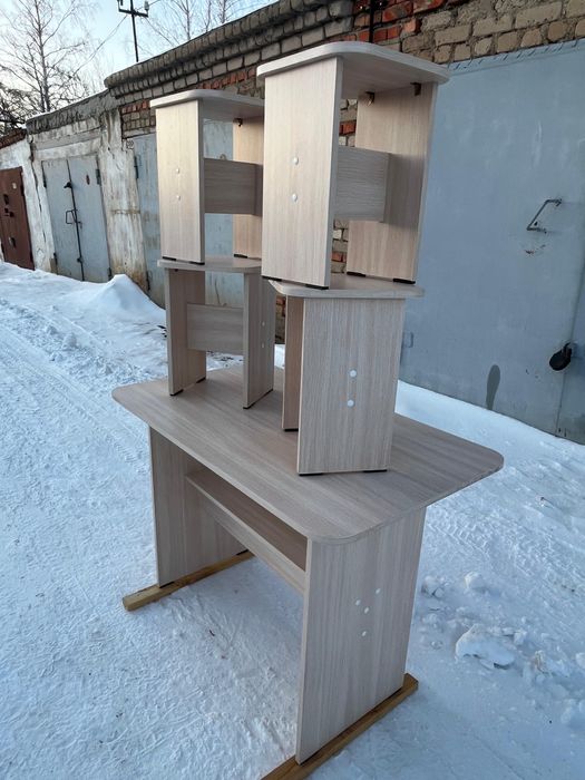 Новый стол кухонный+ 4 табуретки!