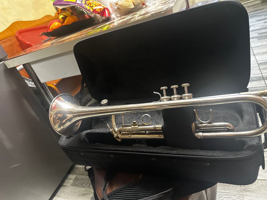 Vând Trompetă Bach