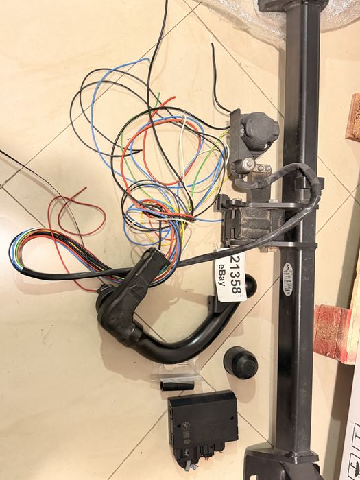 Теглич за BMW X1 F48 оригинален