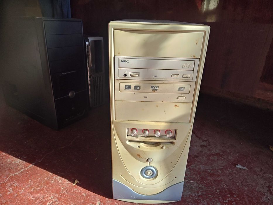 [За Ремонт Или За Резервни Части] 4 Броя Настолни Компютри