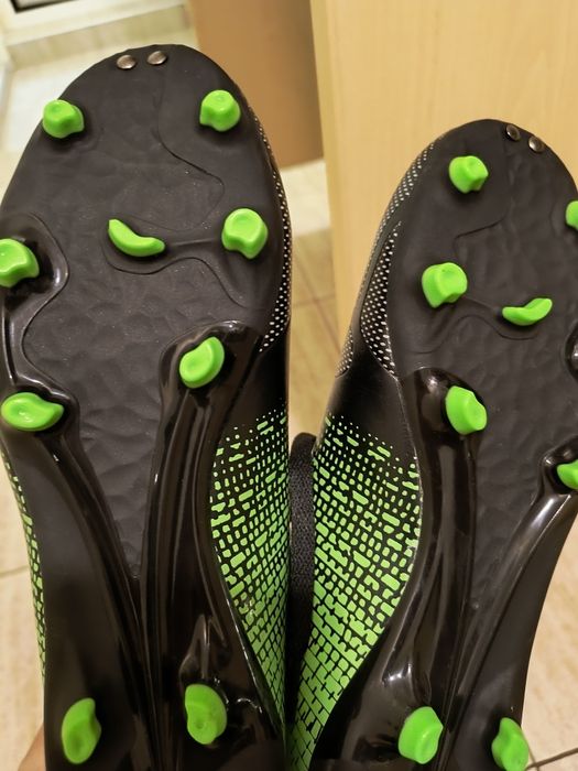 Чисто нови футболни бутонки mat star