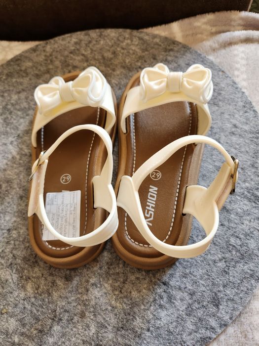 Сандали за момиче