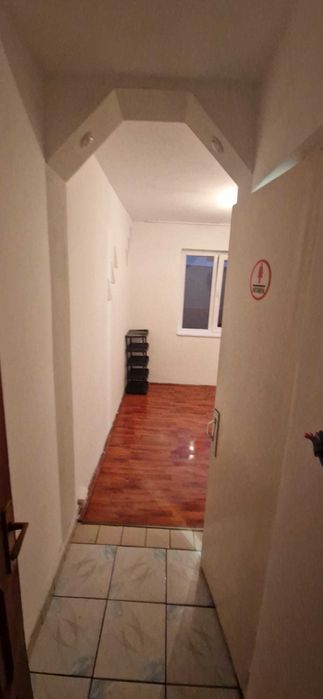 Închiriez Garsoniera