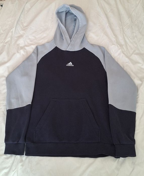 Ватиран мъжки екип на adidas.