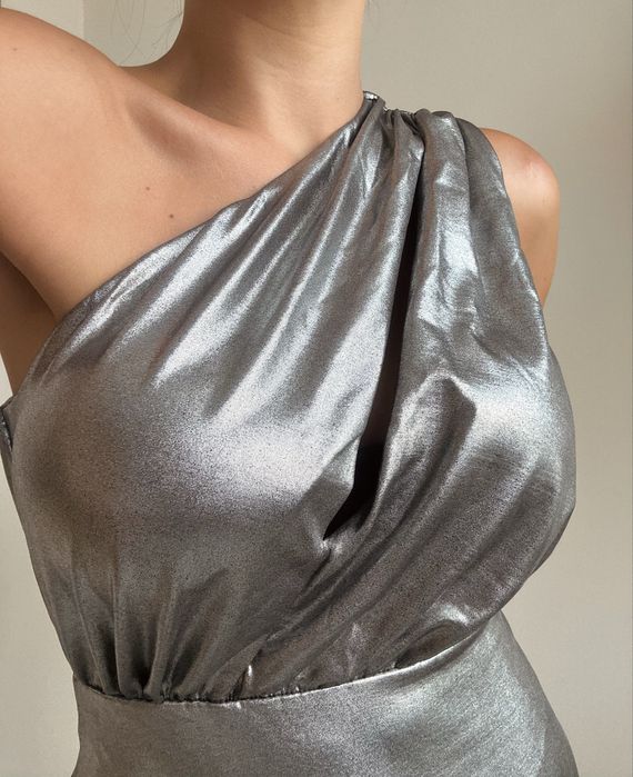 Рокля с метален ефект – нова – размер S/M