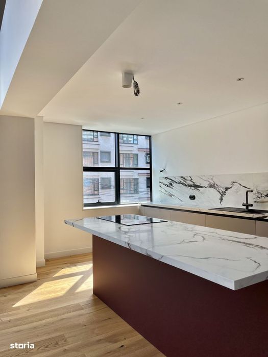 Duplex spectaculos cu 4 camere, 214 mp și terasă privată