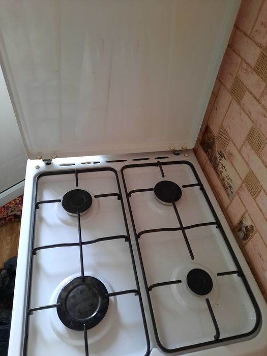 Продам газовую плиту