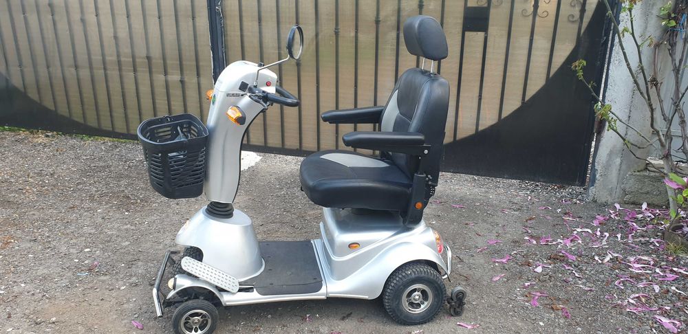 Scuter electric pentru persoane cu mobilitate redusă
