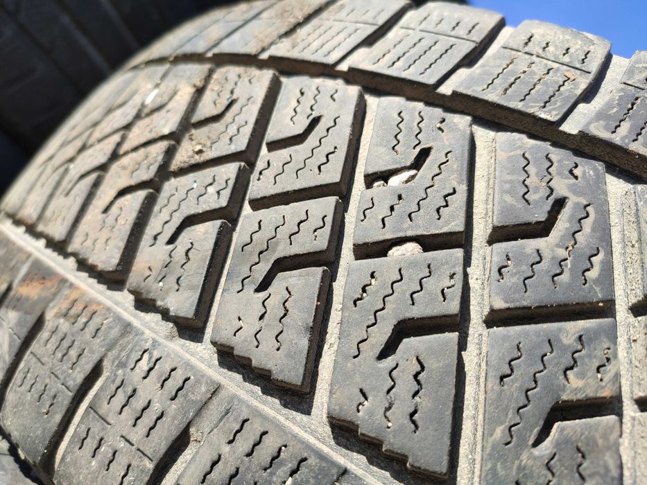 2бр Зимни гуми за бус 205 70 15 C - Lassa