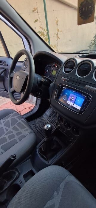 Vând Ford tourneo connect an 2010