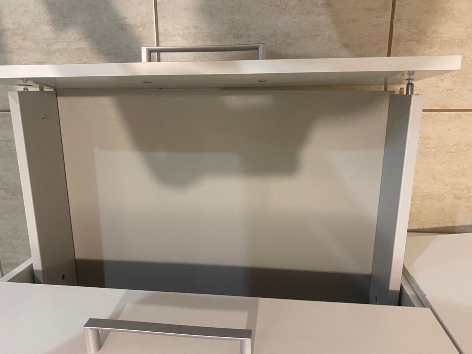 Трикрилен гардероб  145x176 3 врати 3 чекмеджета бял