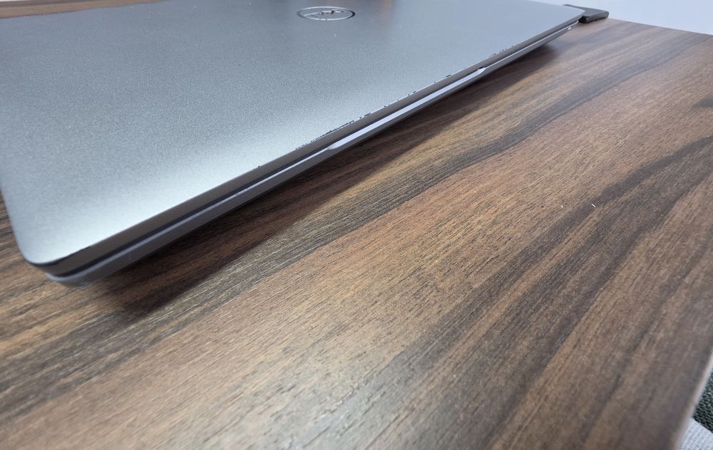 Dell Precision 3561 – Intel Core i9-11950H | 32GB RAM | 512GB SSD | NVIDIA T600 4GB | 15.6" FHD 400 nits 100% sRGB