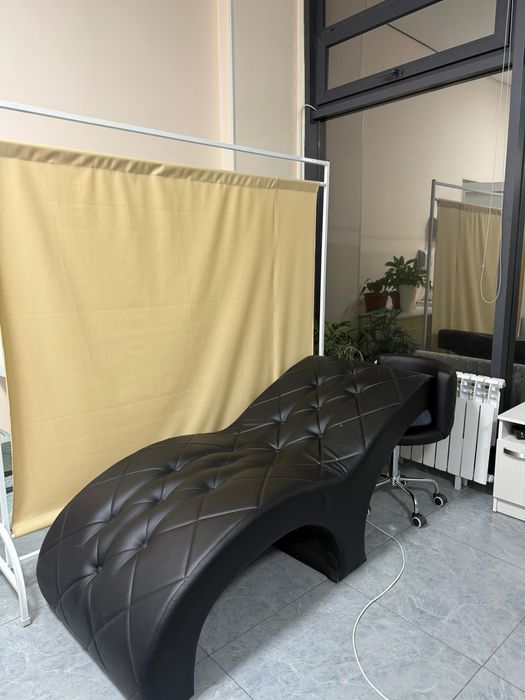 Кушетка и стулья