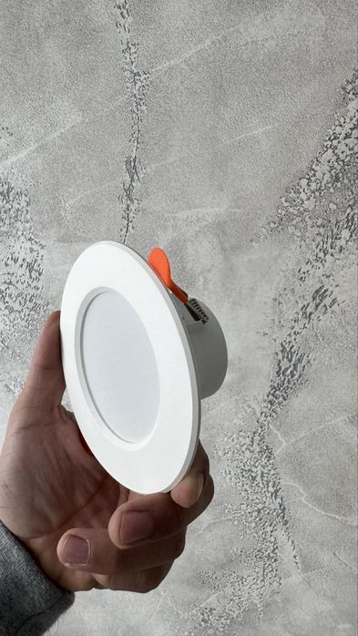 6 броя RGB LED лунички +CCT с вграден интелигентен светодиод