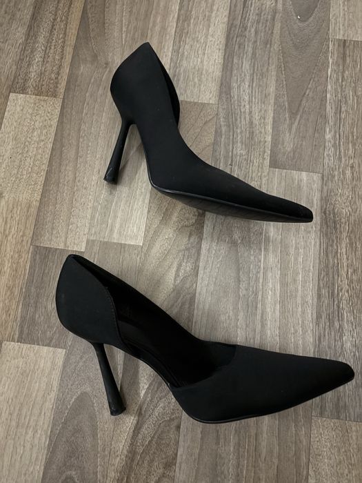 Черни Токчета на Зара, 38ми номер.