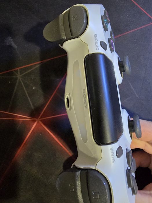 Джойстик за пс4 бял