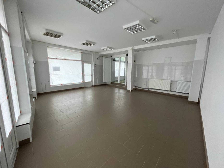 Ofer spre închiriere spatiu comercial
