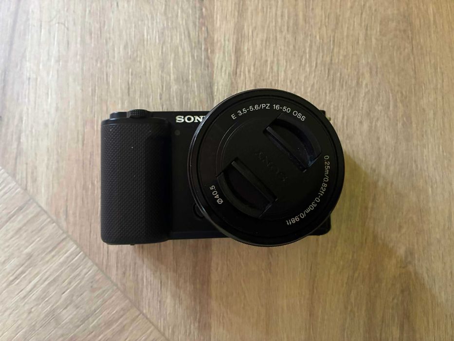 Sony ZV-E10 Vlogging Camera + Обектив Sony E PZ 16-50mm F3.5-5.6 OSS