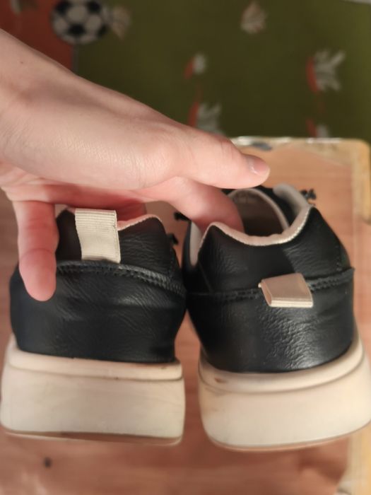 Мужские чёрные кроссовки