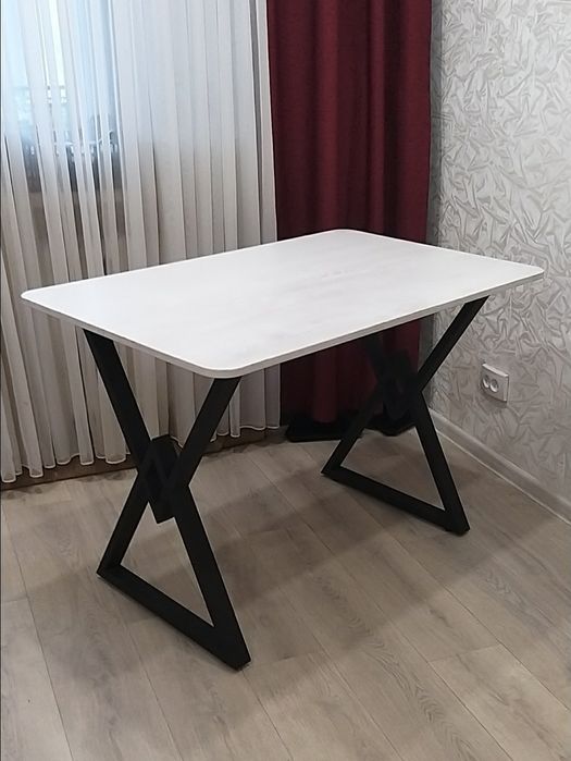 Кухонный стол  новый