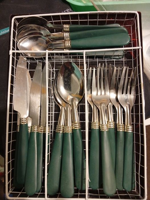 Комплект прибори за хранене  х 6 бр. вилици, лъжици, ножчета,лъжички