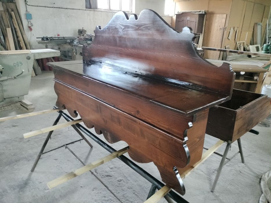 De vânzare mobila veche din lemn masiv restaurata