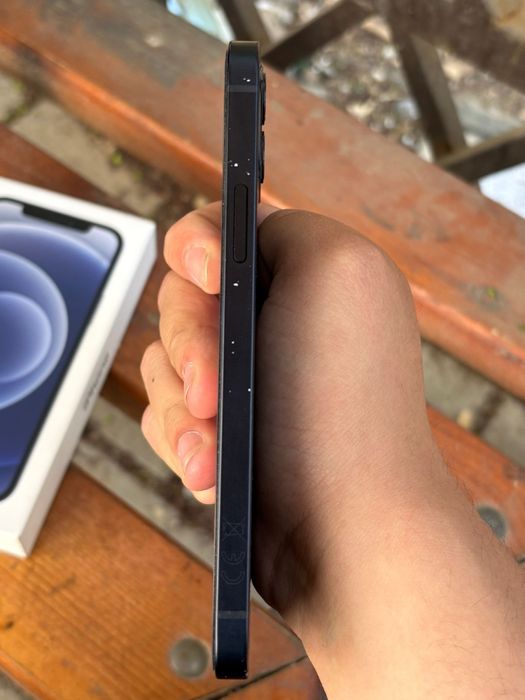 Продам Iphone 12