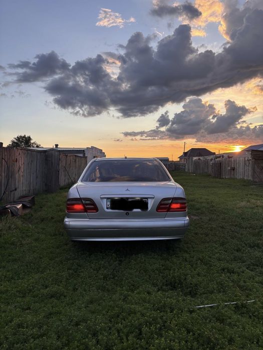 Продам машину W210