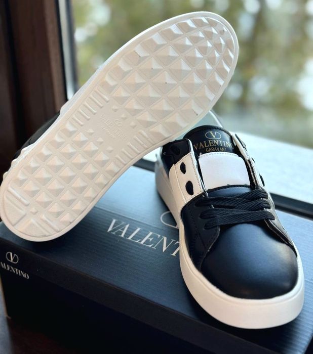 Продажа стильной мужской обуви . Valentino  размеры 40-44