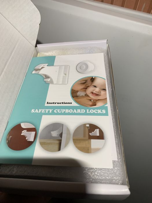 Inchizatoare noi cu magnet pentru copii mici