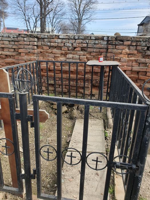 Vând loc de veci la eternitatea