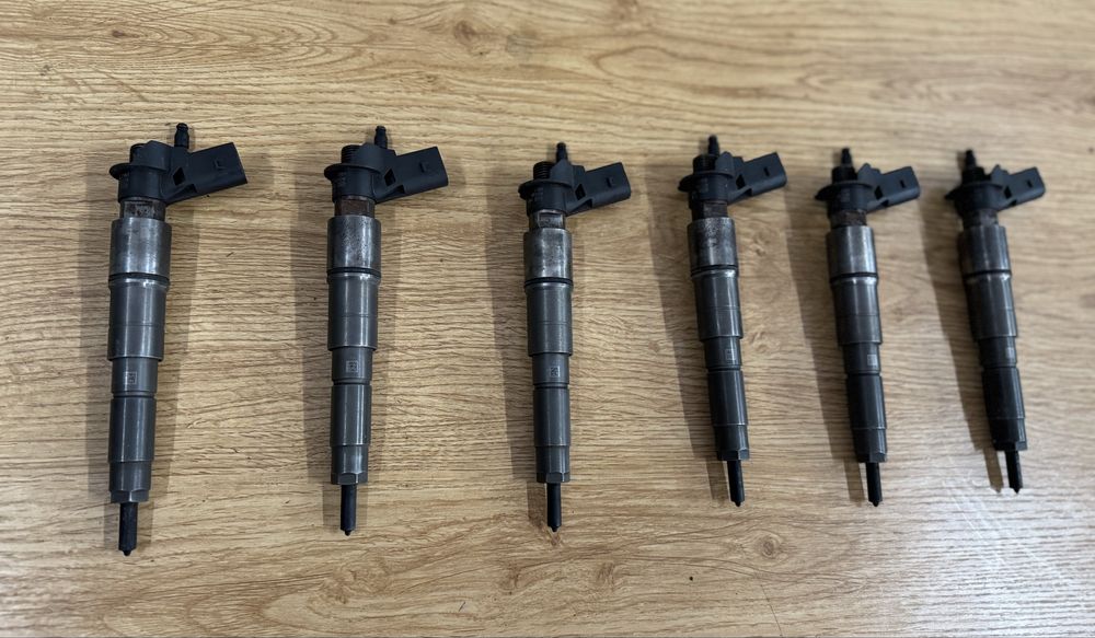 Продавам комплект 6 броя пиезо дюзи bmw за двигатели 3д м57 231к.с