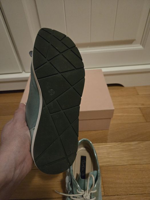 Pantofi Musette cu aplicații florale, 36-37, piele