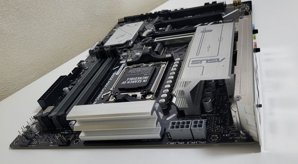 ASUS B650E max gaming wifi noua