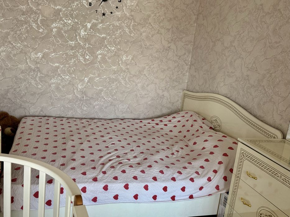 Продам Шикарный спальный гарнитур