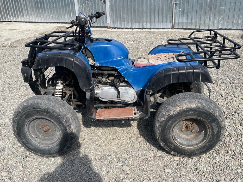 Квадрацыкл на полном ходу