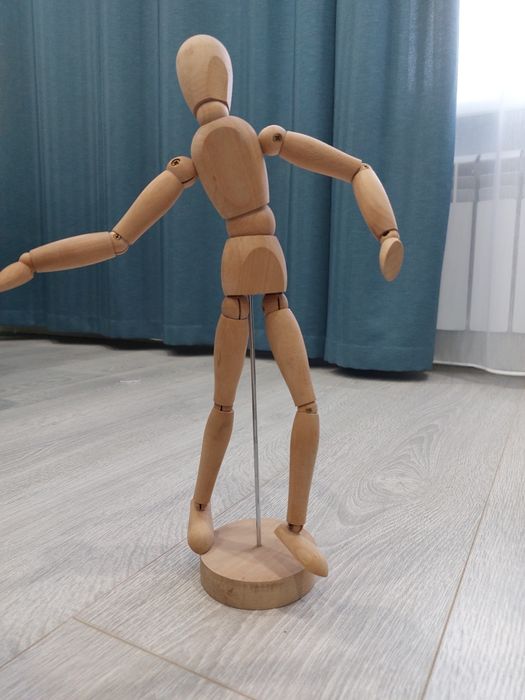 Продаётся деревянная фигурка Икеа