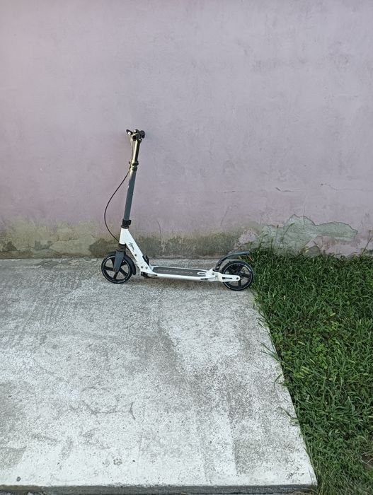 Bicicletă și trotinetă