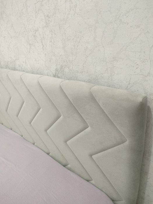 Срочно продам кровать с тумбочками