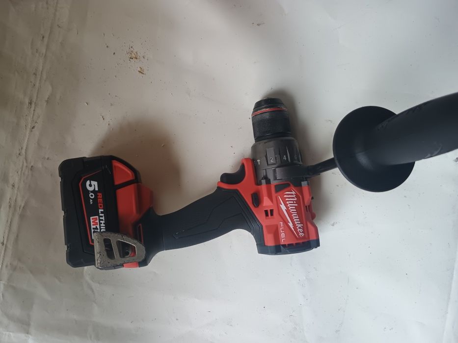Filetanta milwaukee fpd3 cu baterie 5 amperi și mâner de prindere suplimentara