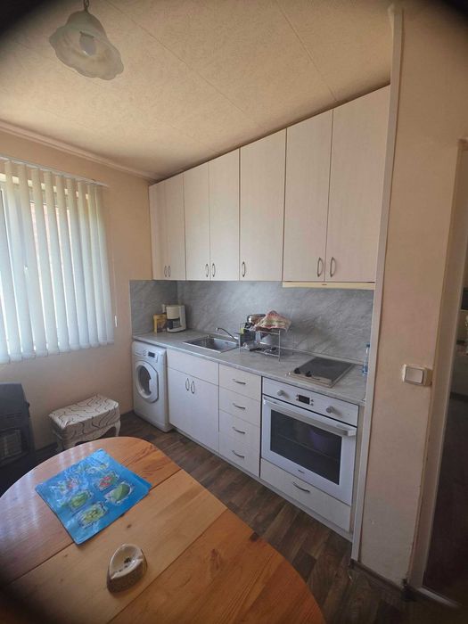 Продава 2 стаен разширен  - централна част в гр.Казанлък