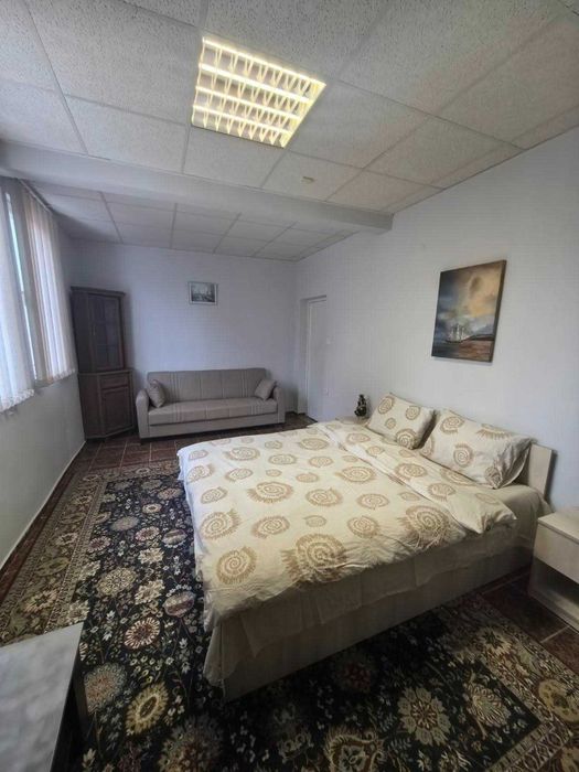 Продава се голям обзаведен мезонет 324 кв.м в центъра на Монтана