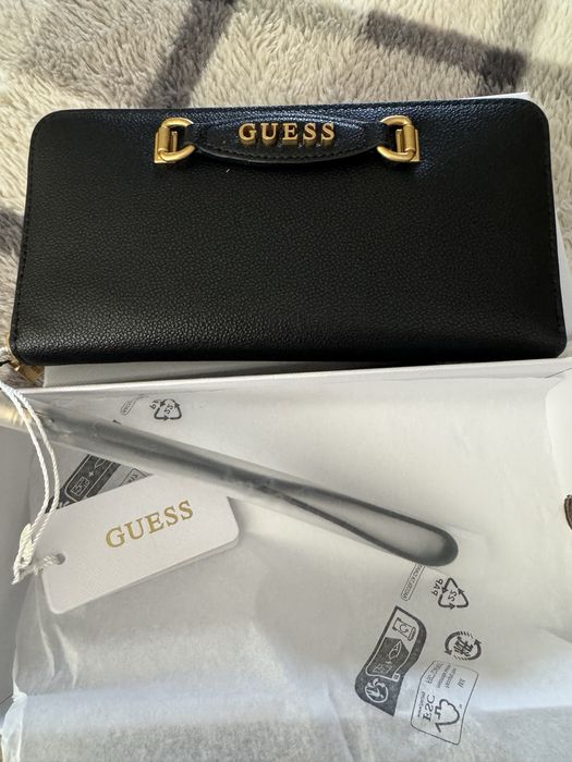 Дамски портмонета guess