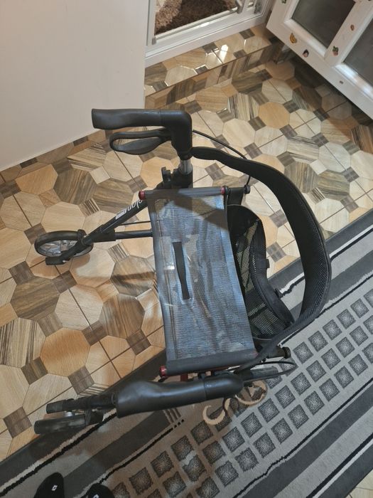 Cadru de mers cu rotile(rollator)