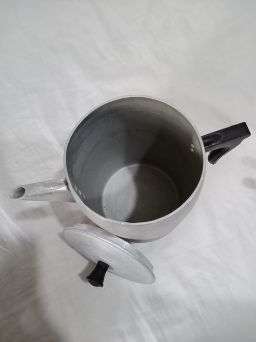 Чайники и ложки мельхиоровые,алюминиевый